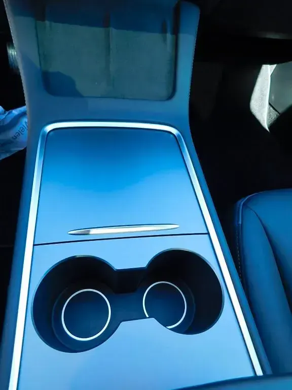 Używany Tesla Model 3 RWD 208 kW (283 KM) 2022 Biały Sedan/Limuzyna