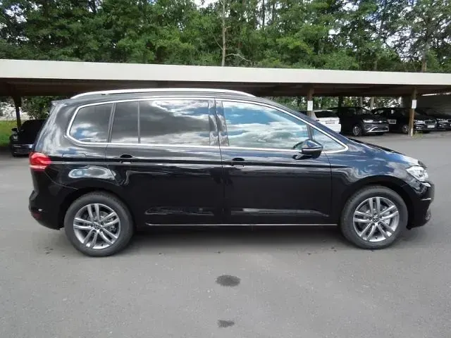 Gebraucht VW Touran 150 PS (110 kW) 2026 Grenadillschwarz Van / Kleinbus