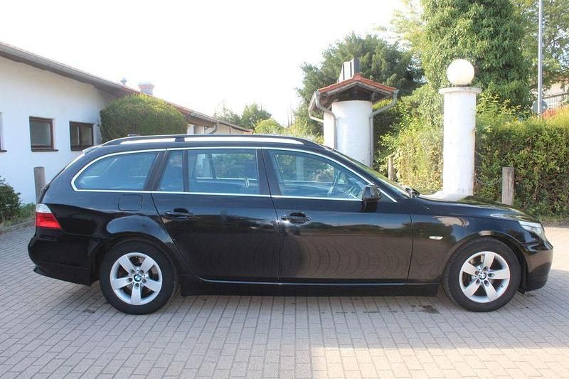 Gebraucht BMW 520 Lifestyle 177 PS (130 kW) 2009 Schwarz Kombi
