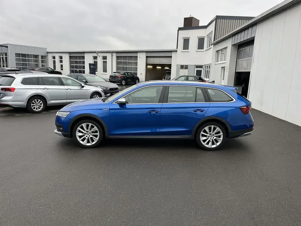 Gebraucht Skoda Octavia Scout 150 PS (110 kW) 2022 Blau Kombi