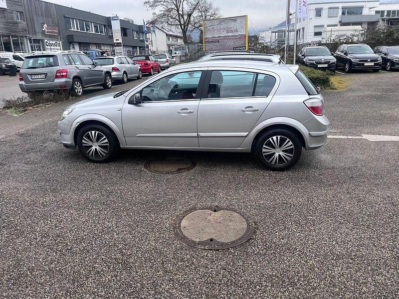 Gebraucht Opel Astra Edition 105 PS (77 kW) 2005 Silber Limousine