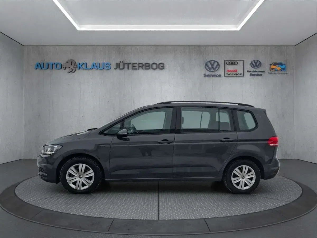 Gebraucht VW Touran Comfortline 150 PS (110 kW) 2022 Grau Van / Kleinbus