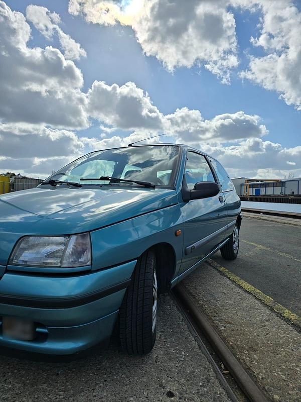 Gebraucht Renault Clio 75 PS (55 kW) 1994 Blau Kleinwagen