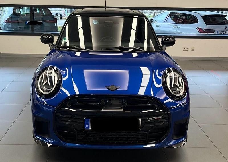 Blau Gebraucht 2024 Mini John Cooper Works Kleinwagen | 34.990 € (Fairer Preis) - Bild 1/4
