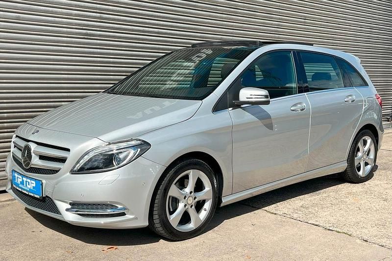 Silber Gebraucht 2014 Mercedes B200 Sport Van / Kleinbus | 16.900 € (Fairer Preis) - Bild 1/4