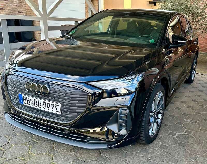 Schwarz Gebraucht 2022 Audi Q4 Sportback e-tron S-Line SUV | 35.999 € (Superpreis) - Bild 1/4
