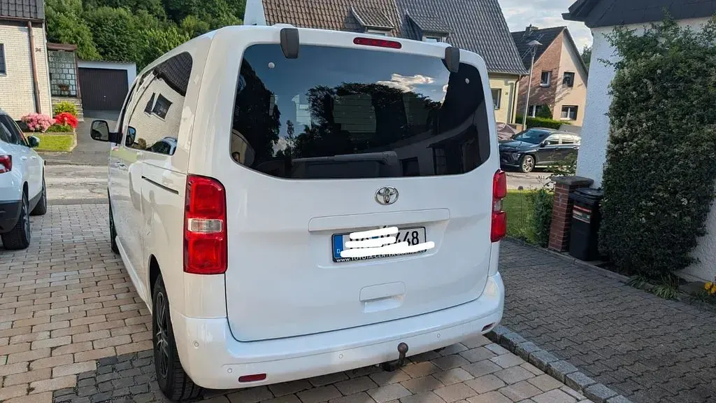 Używany Toyota Proace 177 KM (130 kW) 2017 Biały Minivan