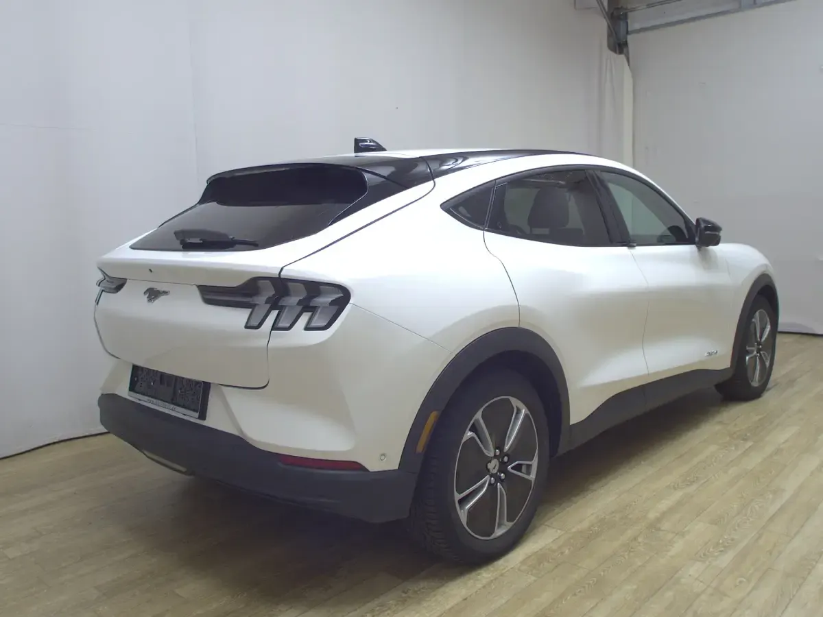 Używany Ford Mustang Mach-E 197 kW (269 KM) 2024 Biały SUV