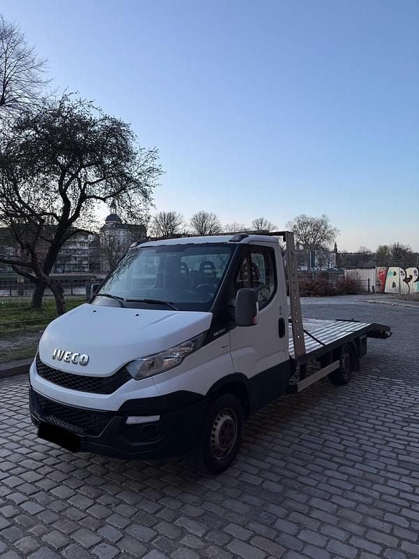 Gebraucht Iveco Daily 145 PS (106 kW) 2015 Weiß Limousine