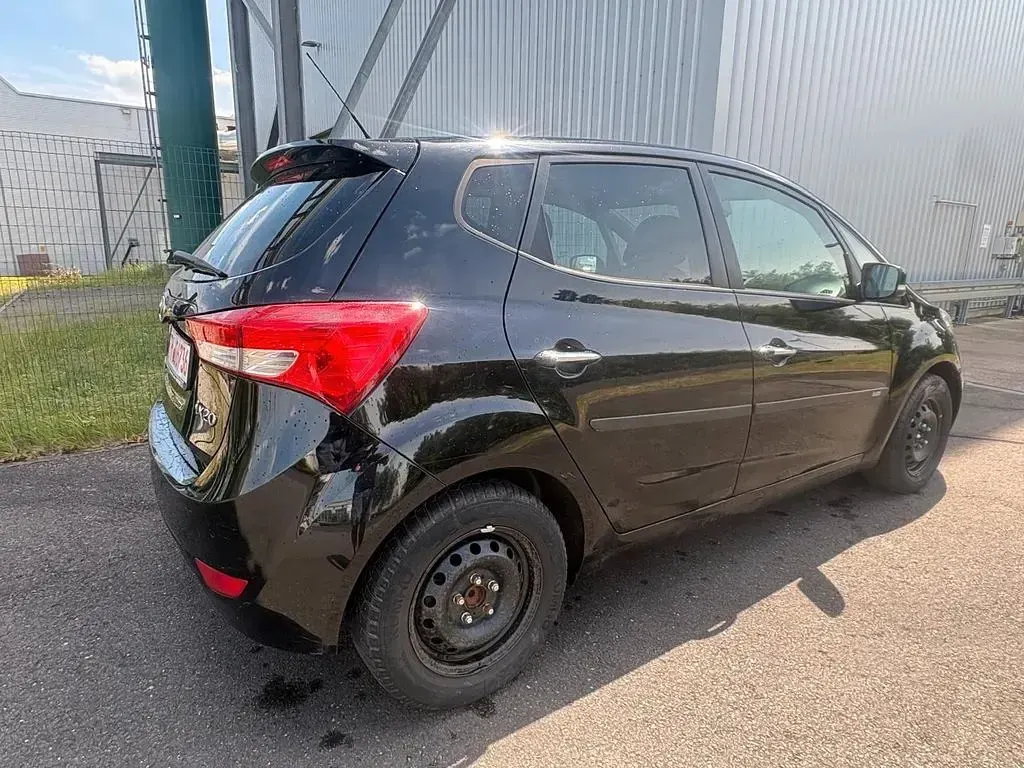 Gebraucht Hyundai ix20 125 PS (91 kW) 2014 Schwarz Kleinwagen