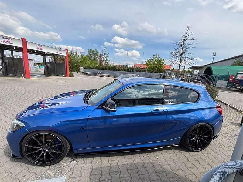 Blau Gebraucht 2017 BMW M140 M Sport Kleinwagen | 27.399 € - Bild 1/4