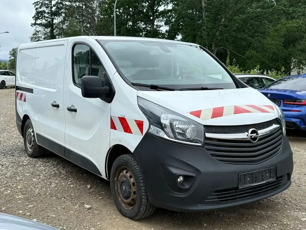 Gebraucht Opel Vivaro 120 PS (88 kW) 2017 Weiß Van / Kleinbus