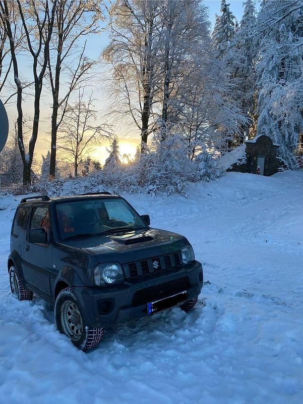 Grau Gebraucht 2015 Suzuki Jimny SUV | 15.000 € (Teuer) - Bild 1/2