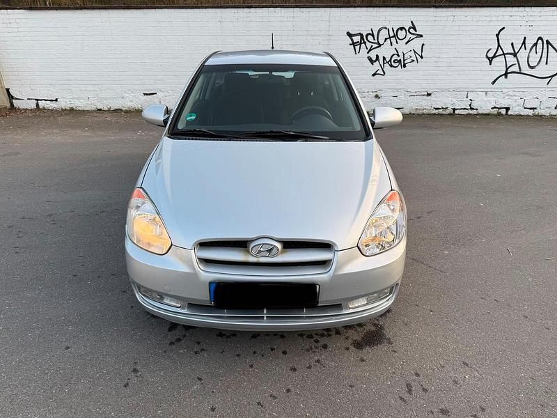 Second-hand Hyundai Accent 96 CP (70 kW) 2008 Argintiu Hatchback