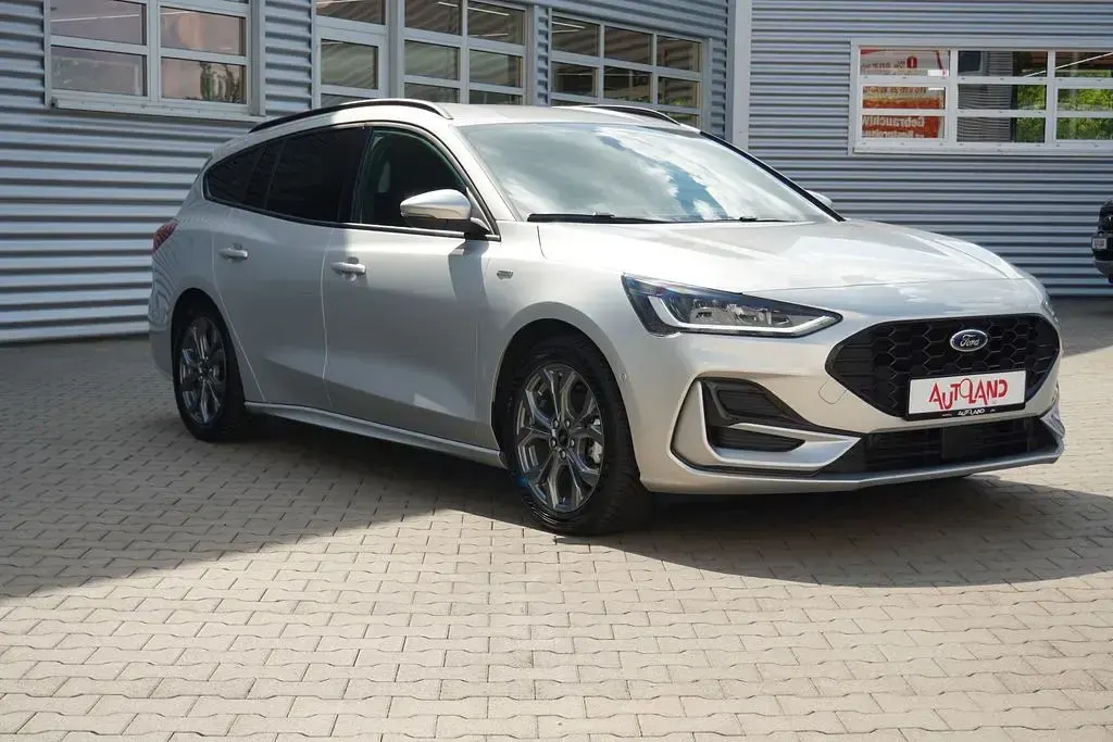 Gebraucht Ford Focus ST-Line X 155 PS (114 kW) 2024 Silber Limousine