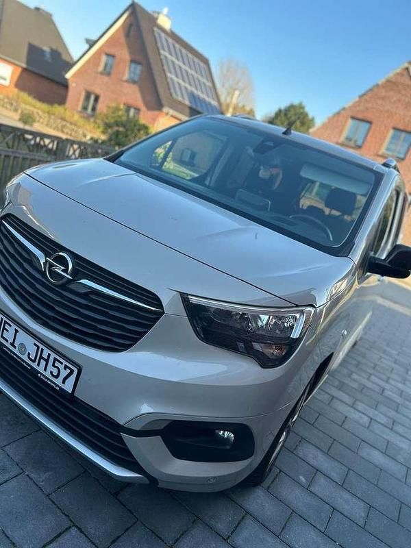 Gebraucht Opel Combo Life Ultimate 131 PS (96 kW) 2021 Silber Van / Kleinbus