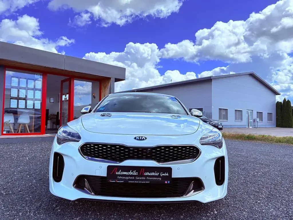 Używany Kia Stinger GT 370 KM (272 kW) 2019 Biały Hatchback