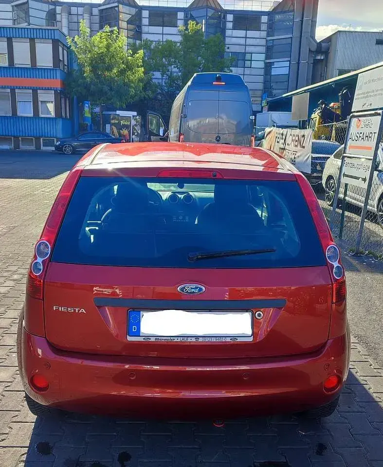 Gebraucht Ford Fiesta Style 80 PS (58 kW) 2007 Rot Kleinwagen