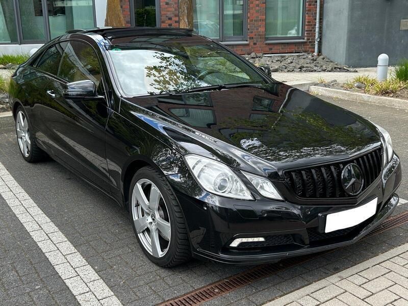 Schwarz Gebraucht 2009 Mercedes E500 AMG Coupé | 14.490 € (Guter Preis) - Bild 1/4