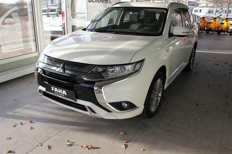 Weiß Gebraucht 2021 Mitsubishi Outlander P-HEV Basis SUV | 19.990 € (Fairer Preis) - Bild 1/4