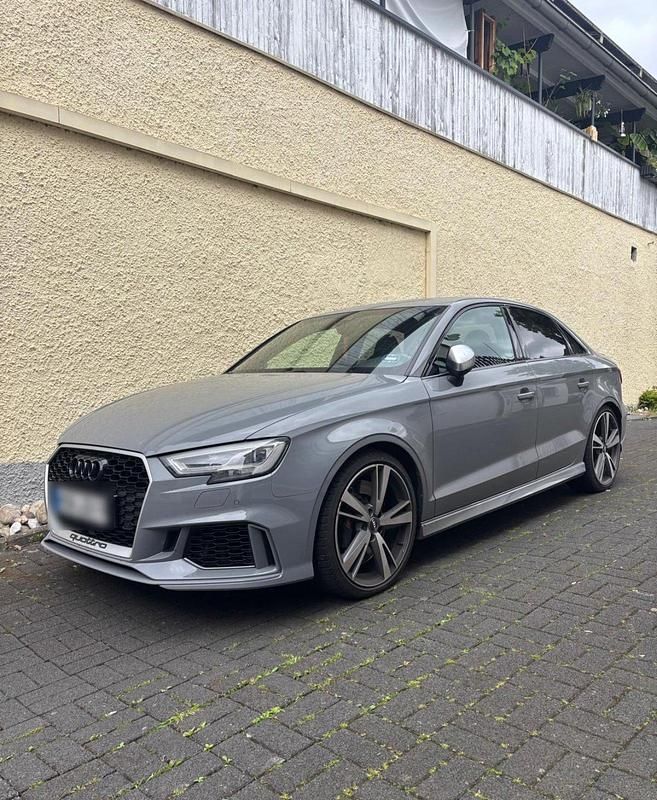 Grau Gebraucht 2018 Audi RS3 Ambiente Kleinwagen | 44.000 € (Fairer Preis) - Bild 1/4