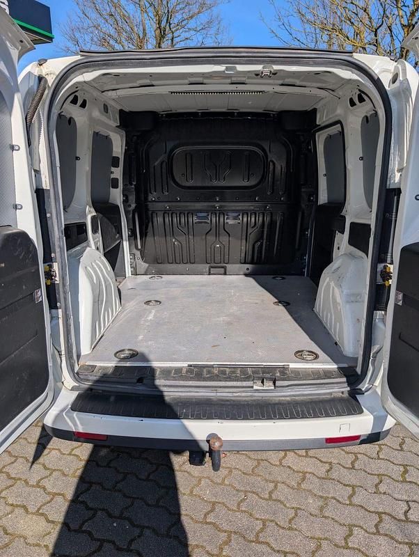 Gebraucht Fiat Doblò 95 PS (69 kW) 2018 Weiß Van / Kleinbus