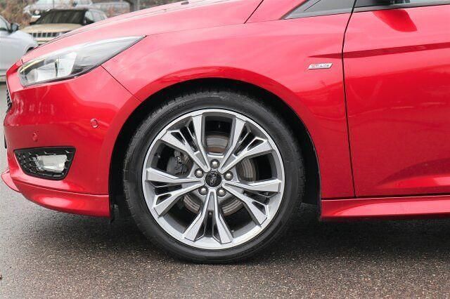 Gebraucht Ford Focus ST-Line 150 PS (110 kW) 2018 Candyrot metallic Limousine