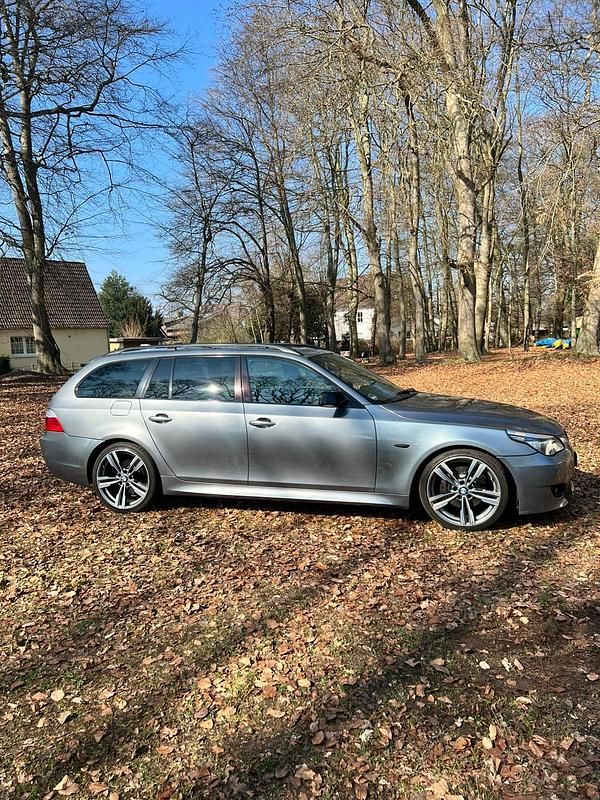 Gebraucht BMW 530 235 PS (172 kW) 2009 Grau Kombi