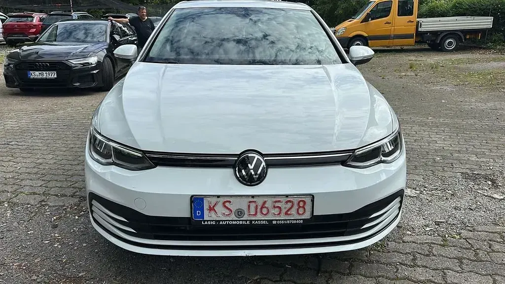 Gebraucht VW Golf VIII Life 116 PS (85 kW) 2022 Weiß Limousine