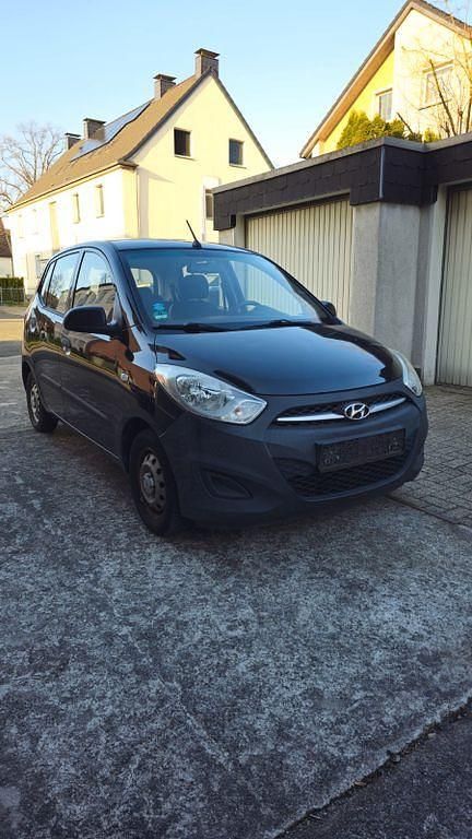 Gebraucht Hyundai i10 69 PS (50 kW) 2012 Schwarz Kleinwagen