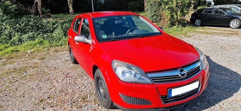 Rot Gebraucht 2009 Opel Astra GTC Selection Limousine | 3.000 € (Fairer Preis) - Bild 1/4