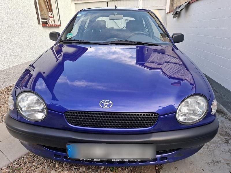 Blau Gebraucht 1999 Toyota Corolla Kleinwagen | 2.889 € (Guter Preis) - Bild 1/4