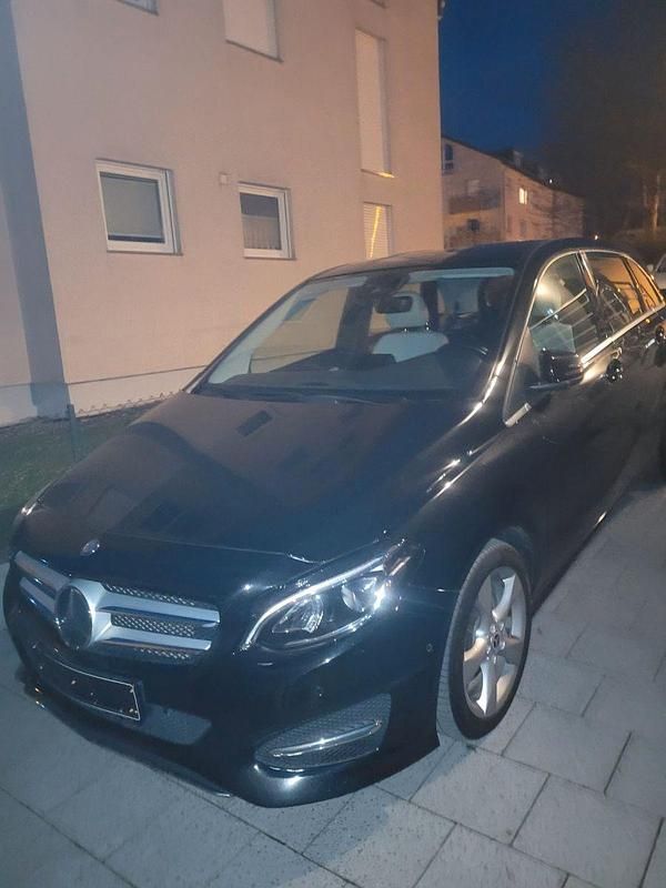 Gebraucht Mercedes B200 136 PS (100 kW) 2015 Schwarz Kleinwagen
