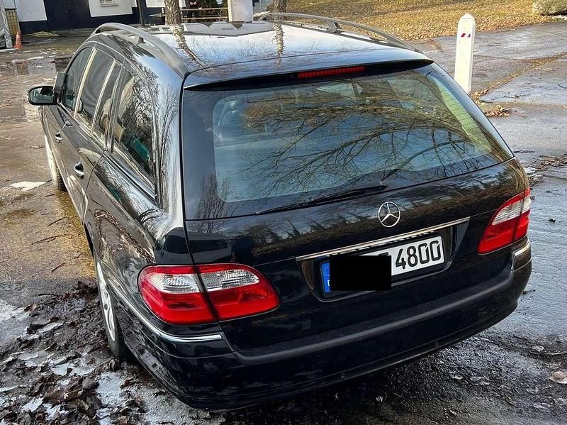 Gebraucht Mercedes E200 Elegance 163 PS (119 kW) 2003 Schwarz Kombi