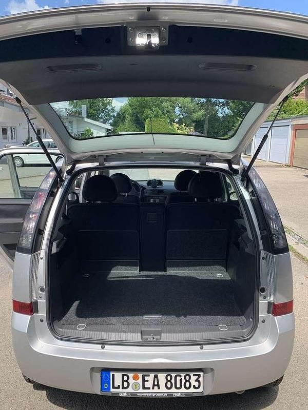 Grau Gebraucht 2008 Opel Meriva Van / Kleinbus | 3.400 € (Fairer Preis) - Bild 1/4