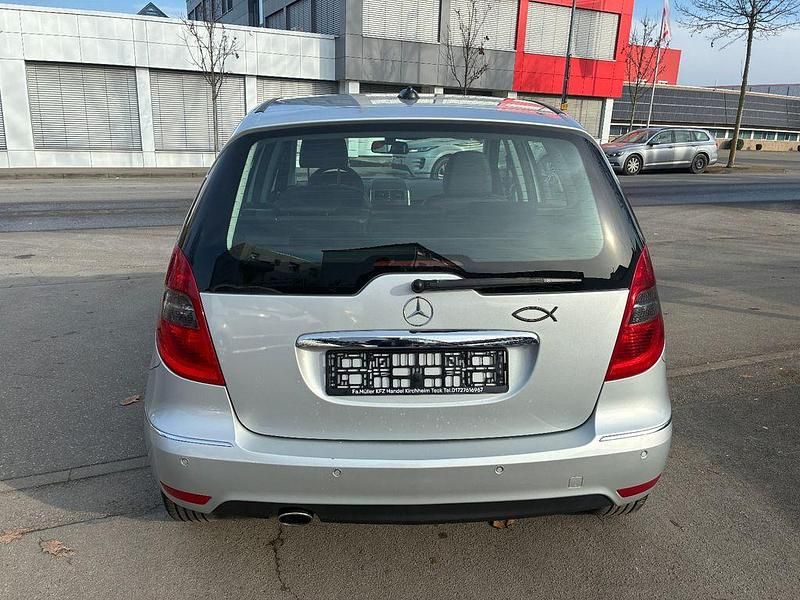 Gebraucht Mercedes A160 95 PS (69 kW) 2011 Silber Limousine