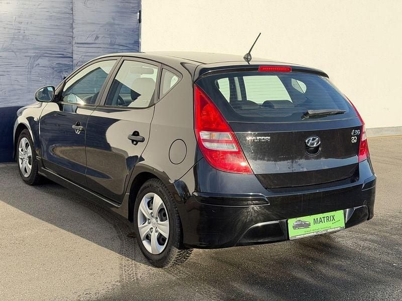 Gebraucht Hyundai i30 Edition 109 PS (80 kW) 2012 Schwarz Limousine