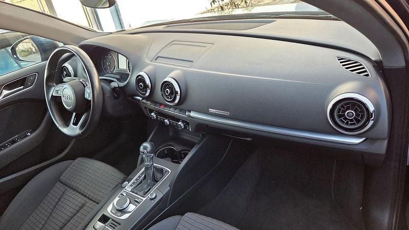 Gebraucht Audi A3 Ambiente 150 PS (110 kW) 2019 Blau Limousine