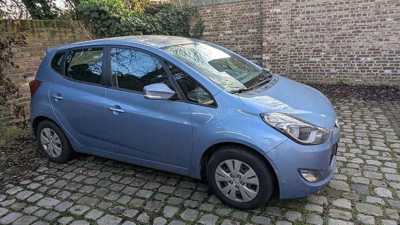 Gebraucht Hyundai ix20 116 PS (85 kW) 2012 Blau Kleinwagen