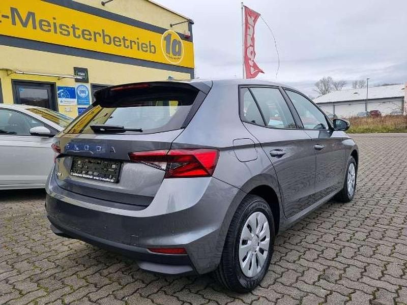 Neu Skoda Fabia 80 PS (58 kW) 2025 Graphitegrau metallic Limousine