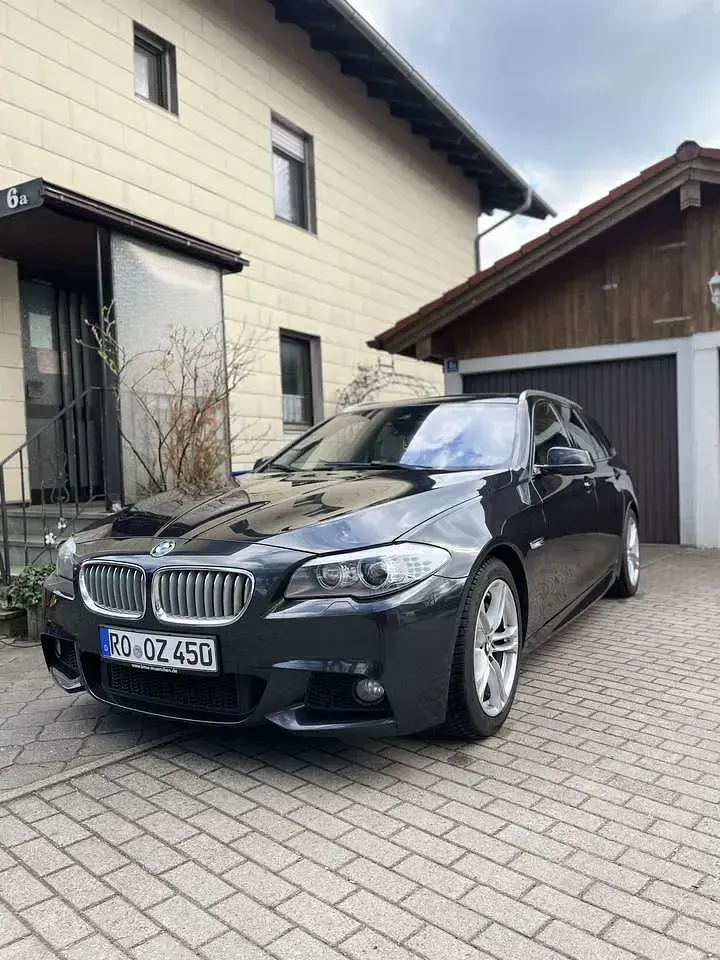 Gebraucht BMW 530 M Sport 258 PS (189 kW) 2013 Grau Kombi