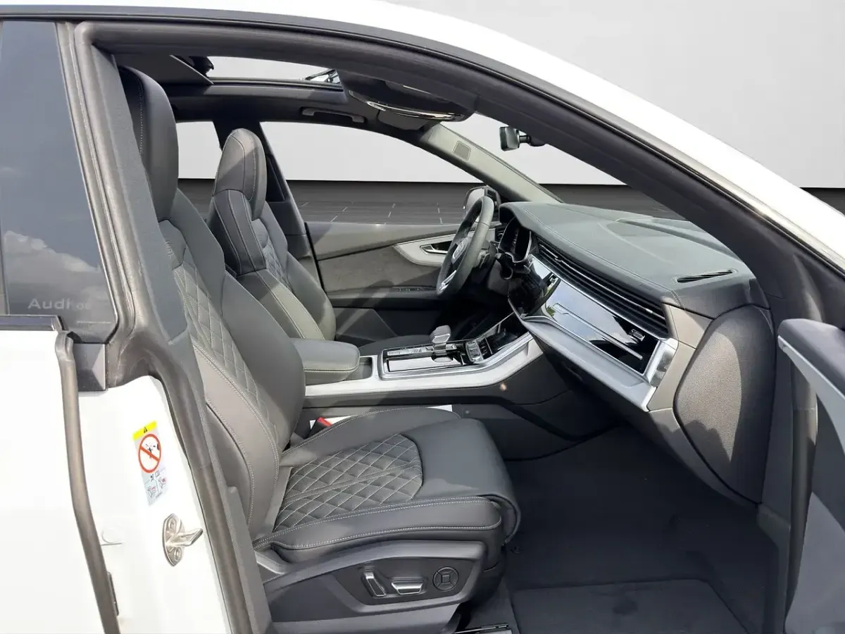 Neu Audi Q8 Comfort 394 PS (289 kW) 2026 Gletscherweiß metallic (metallic) SUV