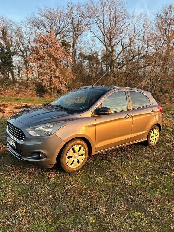 Grau Gebraucht 2016 Ford Ka Plus Kleinwagen | 5.490 € (Guter Preis) - Bild 1/4