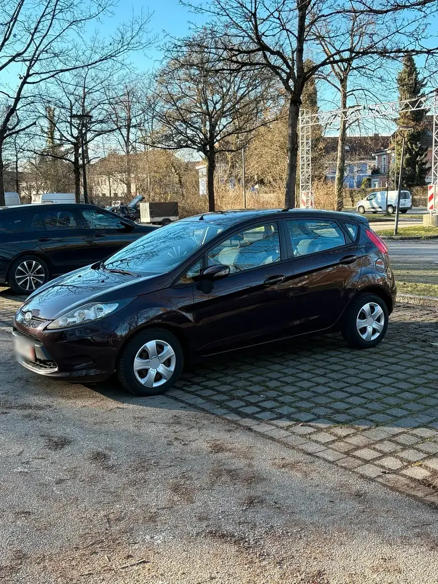 Gebraucht Ford Fiesta 82 PS (60 kW) 2010 Rot Limousine