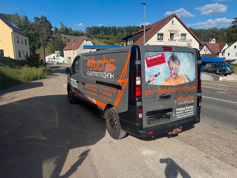 Gebraucht Renault Trafic Komfort 145 PS (106 kW) 2018 Grau Van / Kleinbus