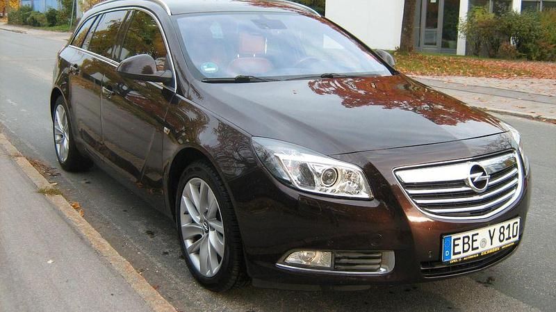 Gebraucht Opel Insignia 194 PS (142 kW) 2013 Braun Kombi