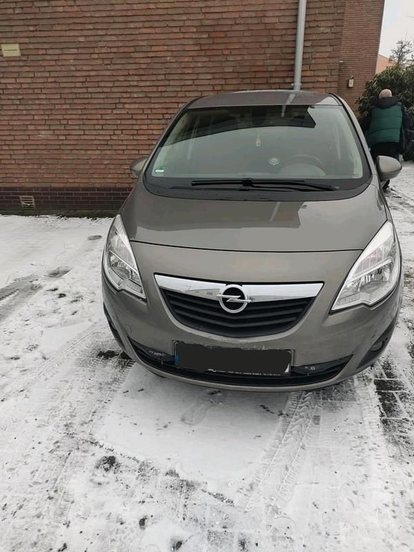 Gebraucht Opel Meriva 90 PS (66 kW) 2012 Silber Van / Kleinbus