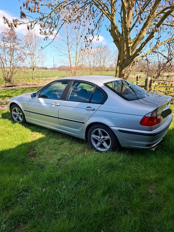 Gebraucht BMW 318 118 PS (86 kW) 2002 Silber Limousine
