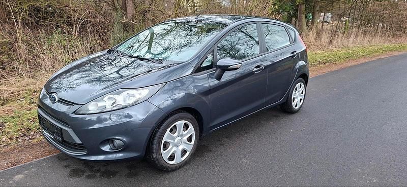 Gebraucht Ford Fiesta 82 PS (60 kW) 2010 Silber Kleinwagen