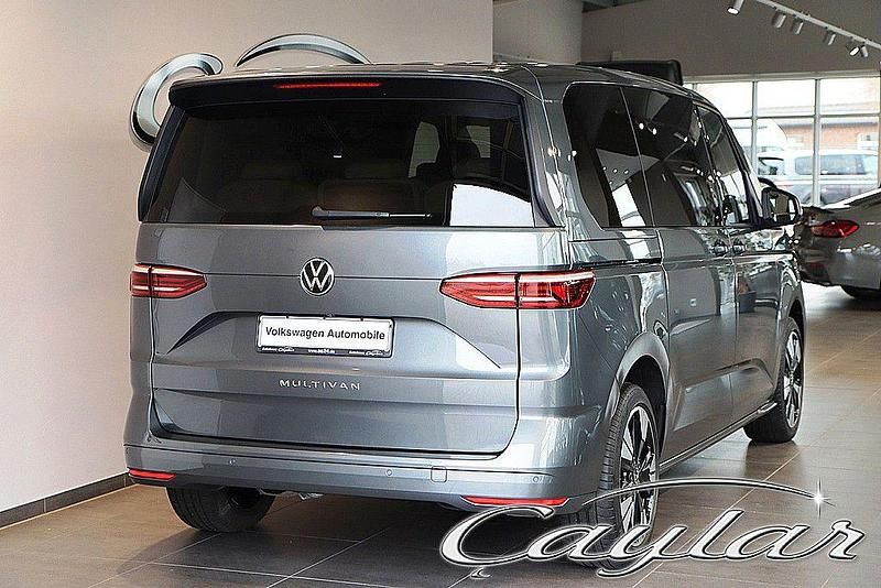 Gebraucht VW Multivan 150 PS (110 kW) 2023 Grau Van / Kleinbus
